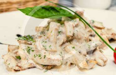 Fettuccine with Chicken and Mushrooms